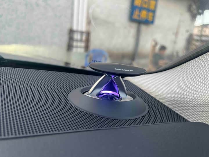 Фото 9 - Audi A6L