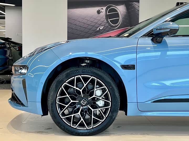 Фото 3 - Zeekr 001