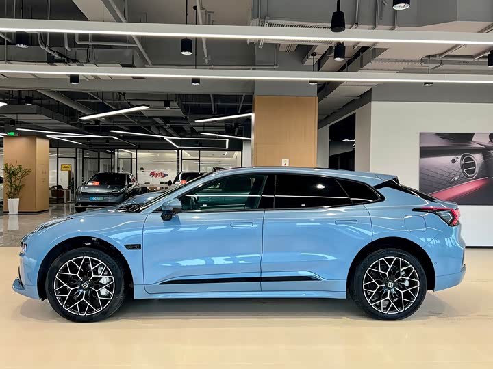 Фото 4 - Zeekr 001