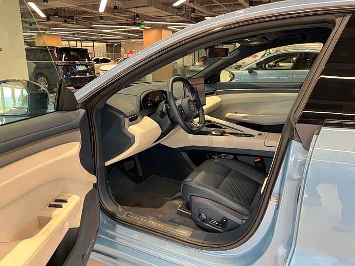 Фото 8 - Zeekr 001