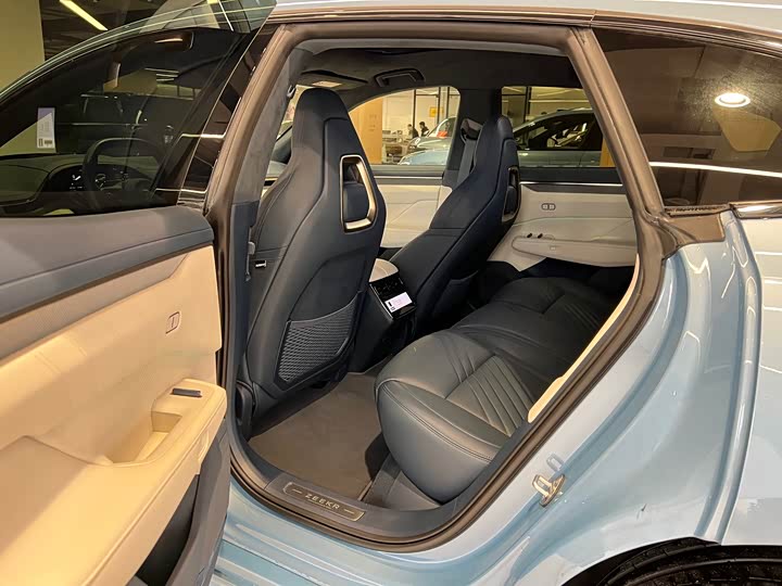 Фото 9 - Zeekr 001