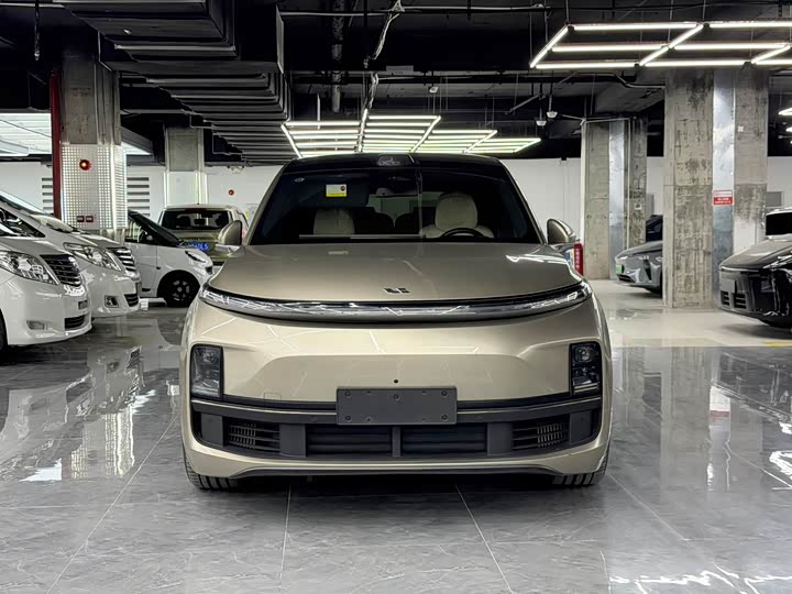 Photo 2 - LiXiang L8