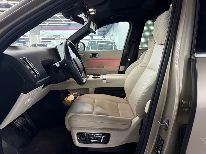 Photo 8 - LiXiang L8