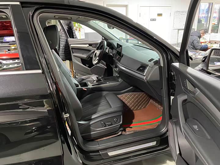 Фото 7 - Audi Q5L