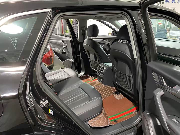 Фото 8 - Audi Q5L