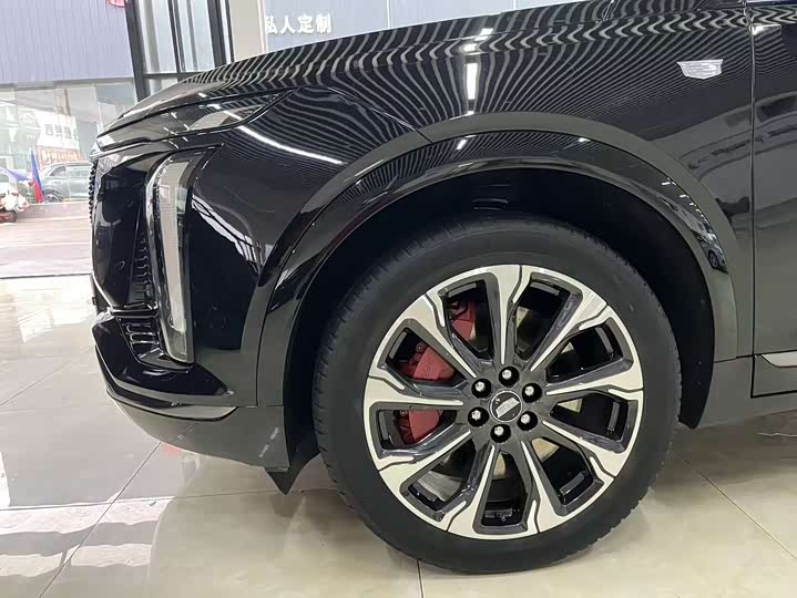 Фото 4 - Cadillac XT5
