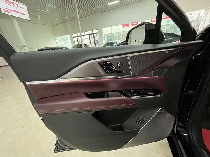 Фото 5 - Cadillac XT5