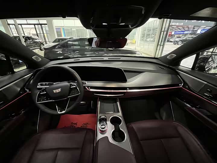 Фото 7 - Cadillac XT5