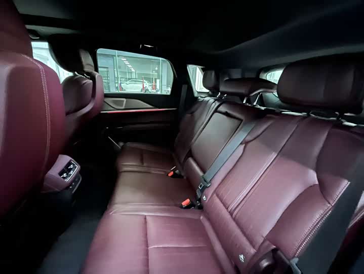 Фото 8 - Cadillac XT5