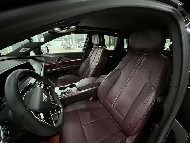 Фото 9 - Cadillac XT5