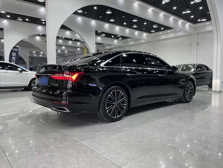 Фото 7 - Audi A6L