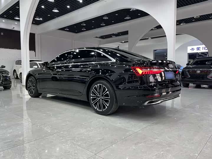 Фото 9 - Audi A6L