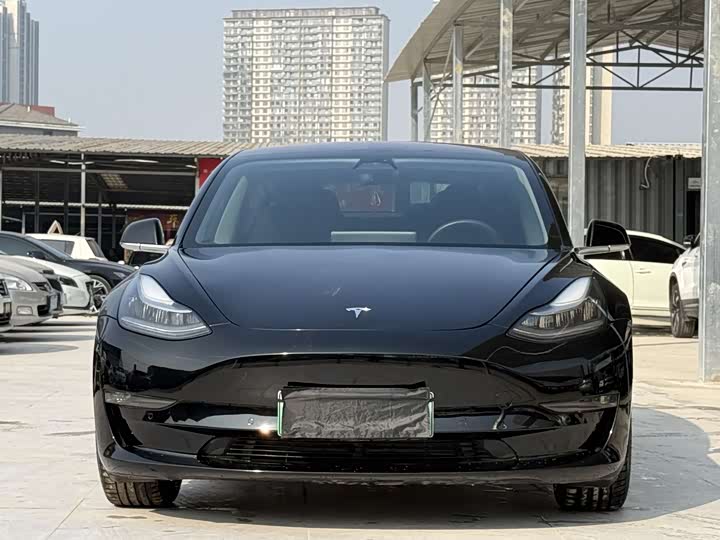 Фото 2 - Tesla Model 3