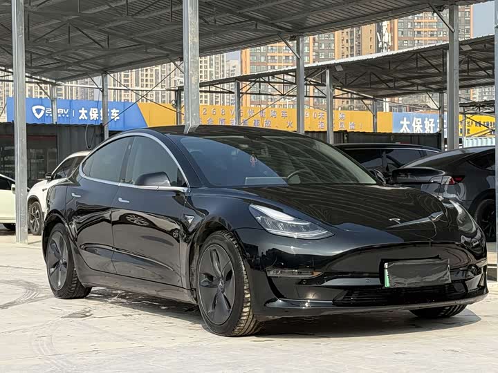 Фото 3 - Tesla Model 3