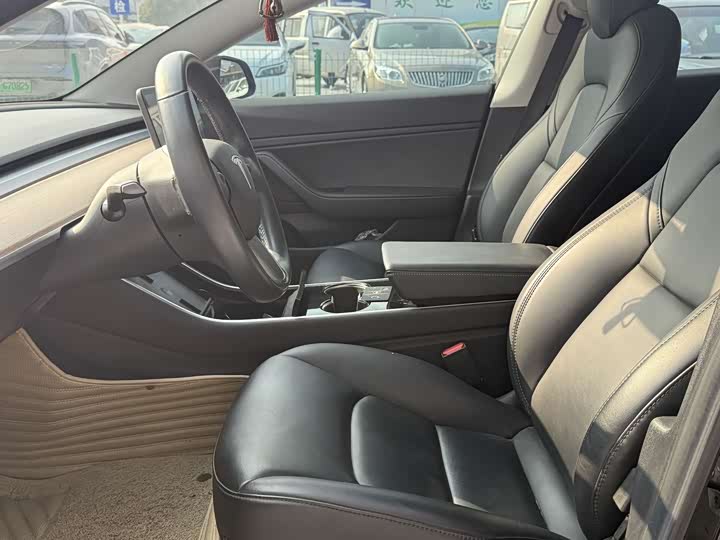 Фото 4 - Tesla Model 3