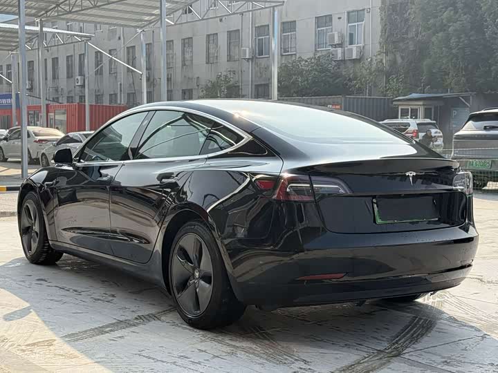 Фото 9 - Tesla Model 3