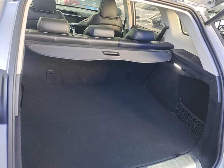 Фото 4 - Geely Atlas