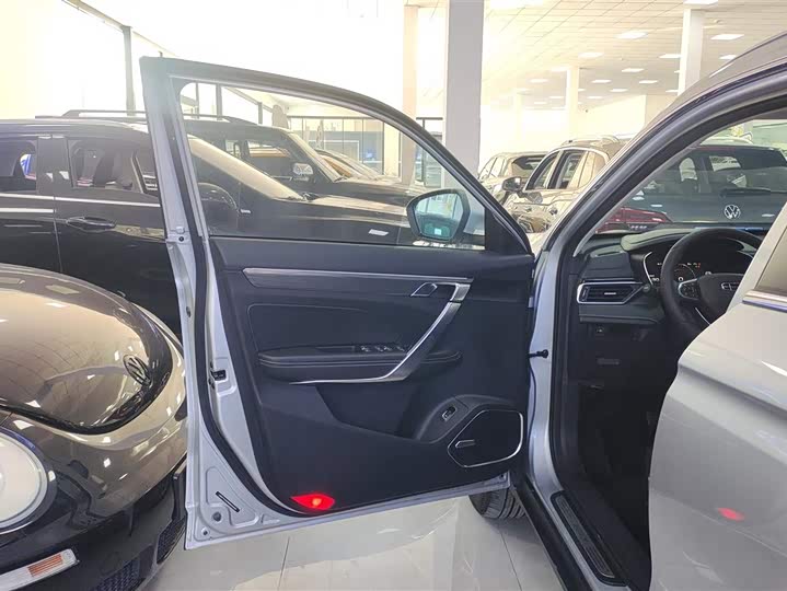 Фото 7 - Geely Atlas