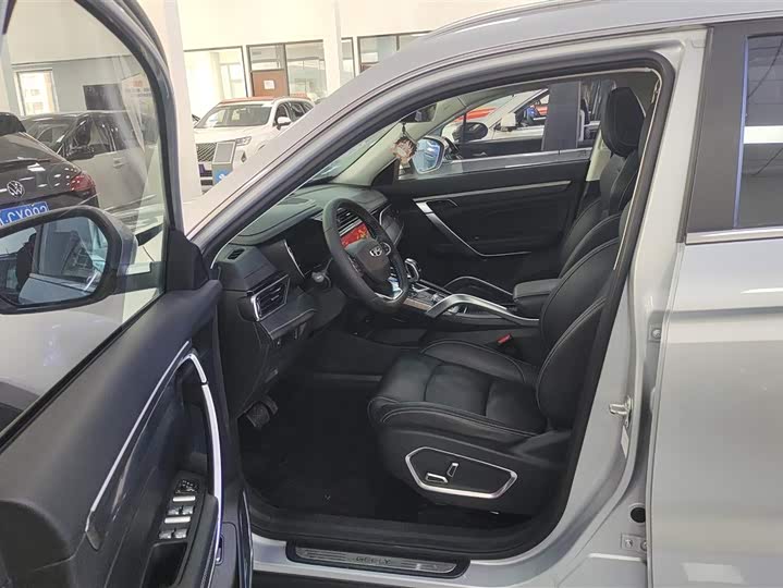 Фото 9 - Geely Atlas