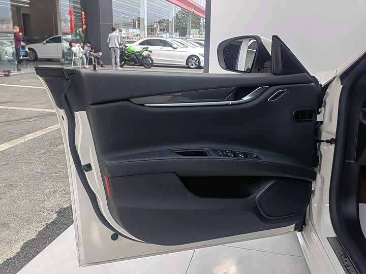 Фото 9 - Maserati Ghibli