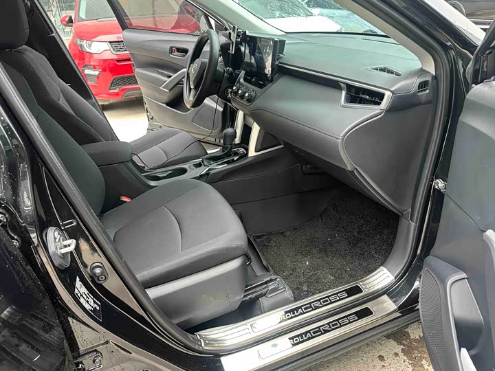 Photo 5 - Toyota Corolla Cross