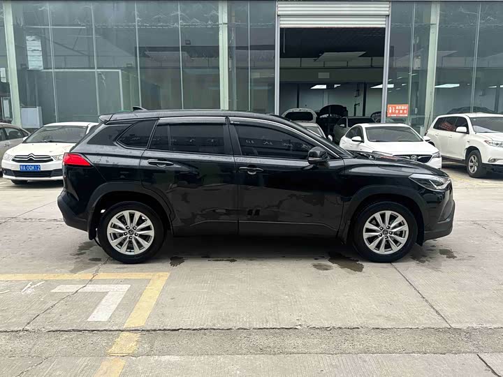 Photo 7 - Toyota Corolla Cross