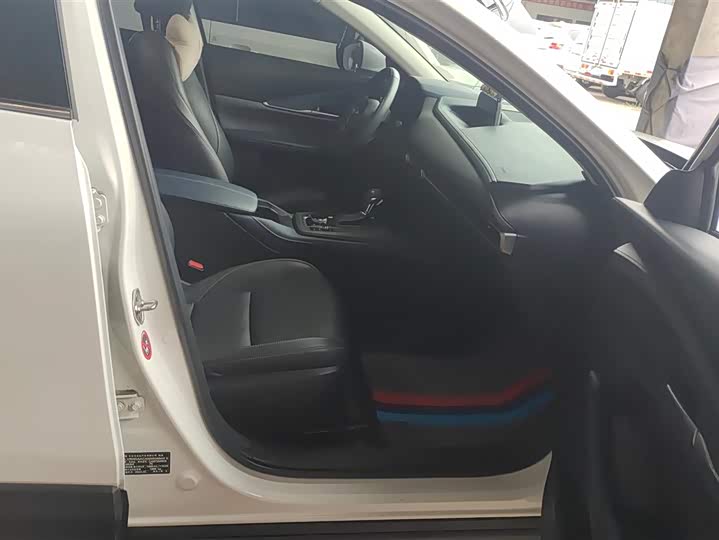 Фото 8 - Mazda CX-30