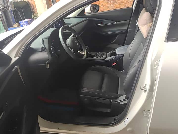 Фото 9 - Mazda CX-30