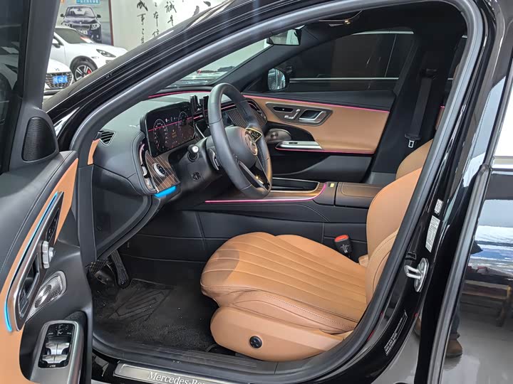 Photo 4 - Mercedes-Benz E-Class