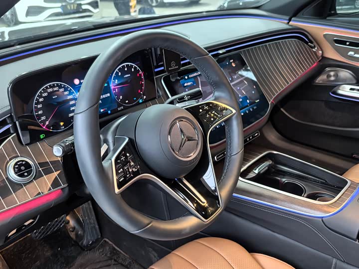 Photo 6 - Mercedes-Benz E-Class