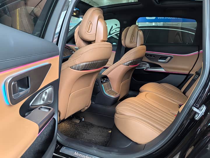 Photo 8 - Mercedes-Benz E-Class