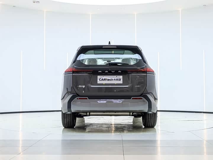 Фото 2 - Toyota RAV4