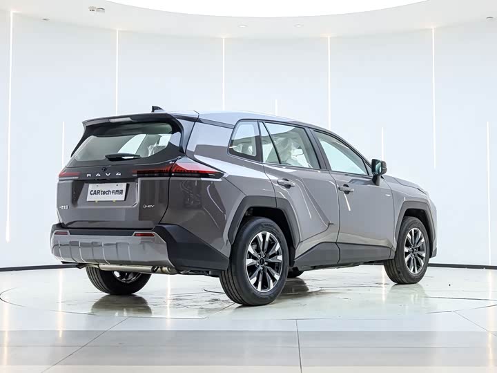 Фото 3 - Toyota RAV4