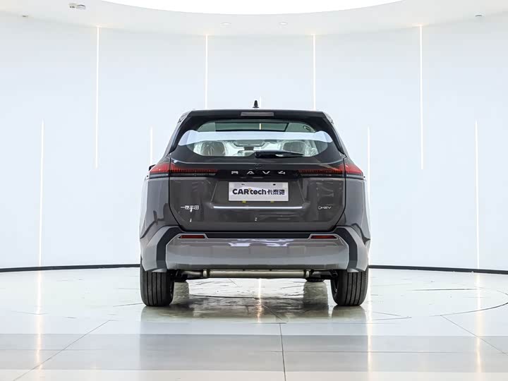 Фото 6 - Toyota RAV4