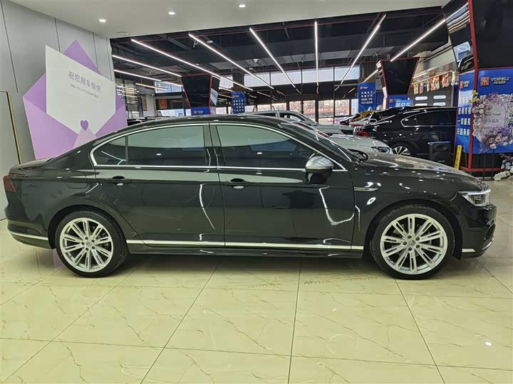 Photo 9 - Volkswagen Magotan