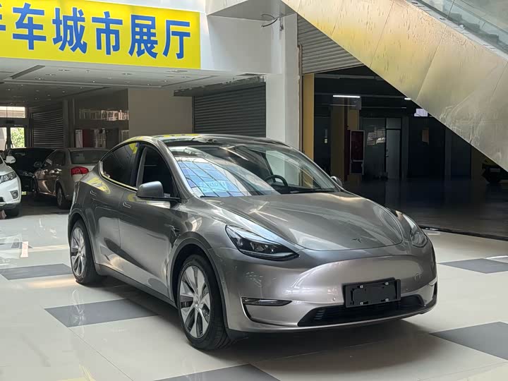Photo 3 - Tesla Model Y
