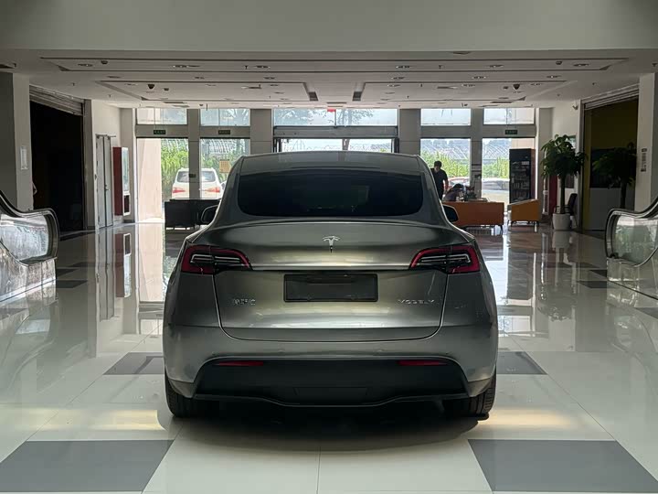 Photo 9 - Tesla Model Y
