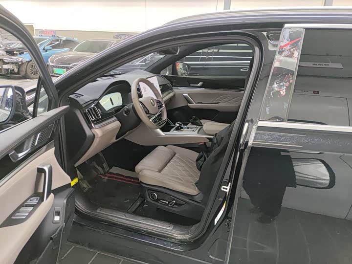 Фото 3 - BYD Tang Hybrid/EV