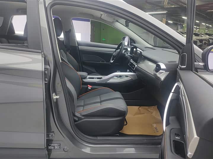 Фото 8 - Geely Coolray