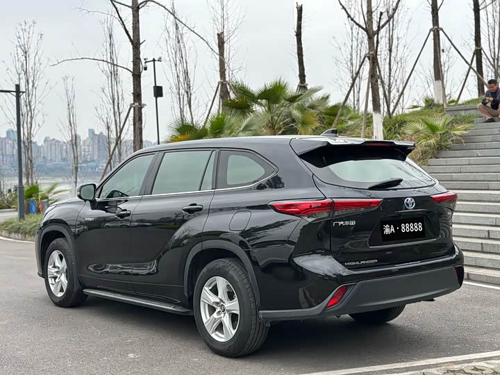 Фото 3 - Toyota Highlander