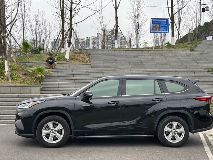 Фото 4 - Toyota Highlander