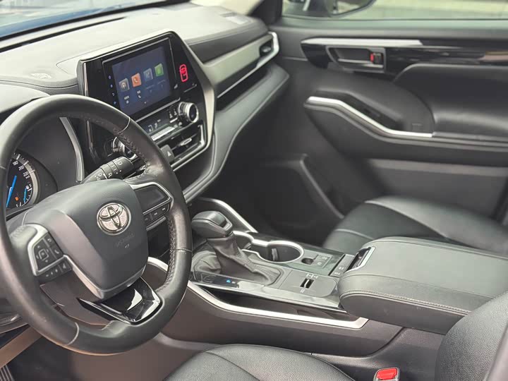 Фото 7 - Toyota Highlander