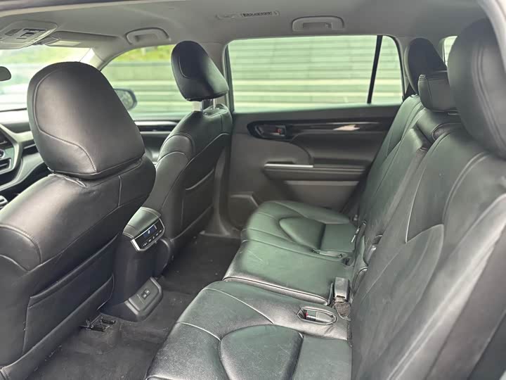 Фото 8 - Toyota Highlander