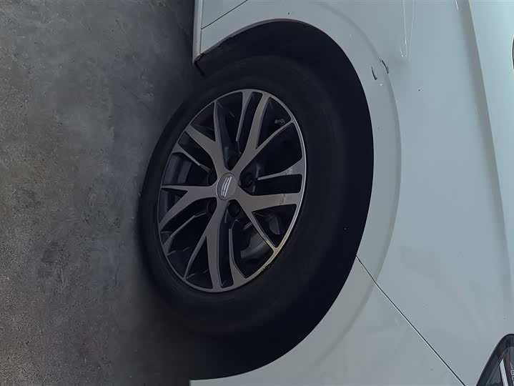 Фото 6 - Geely Emgrand