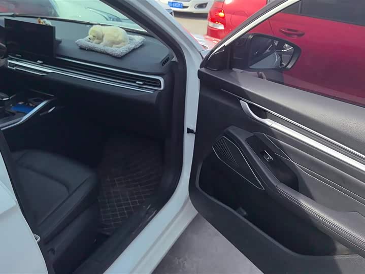 Фото 8 - Geely Emgrand