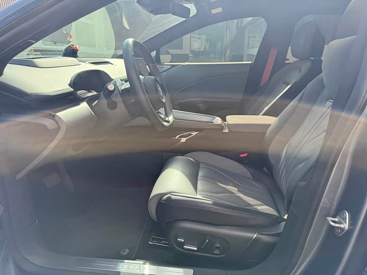 Фото 6 - Zeekr 007 GT