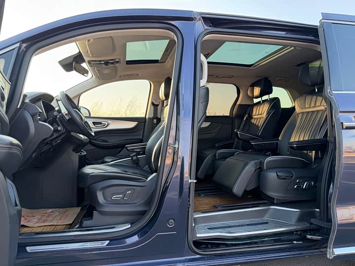 Фото 6 - Roewe iMax 8