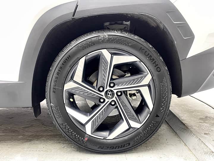 Photo 6 - Hyundai Tucson L