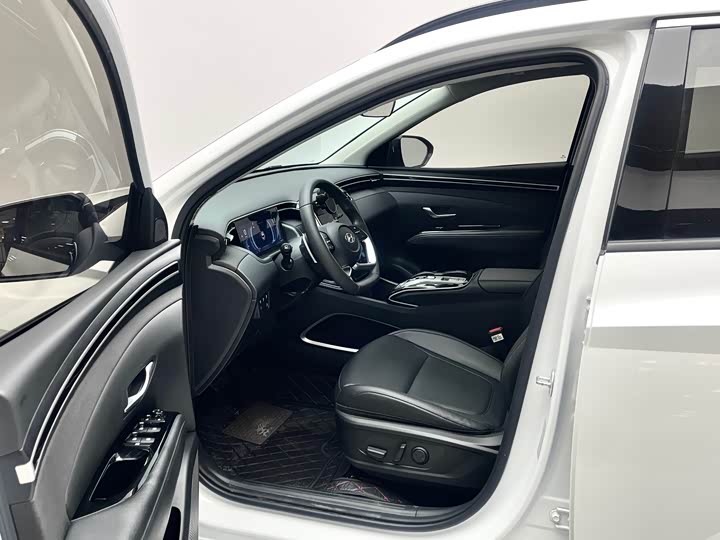 Photo 9 - Hyundai Tucson L