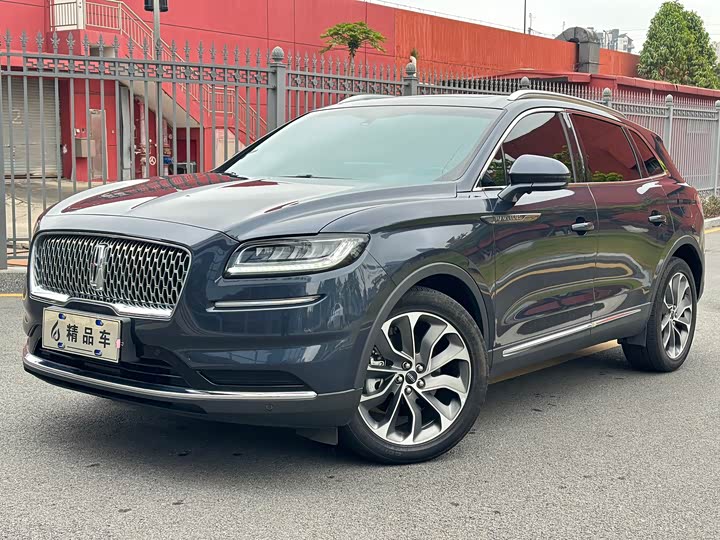 Фото 2 - Lincoln Nautilus